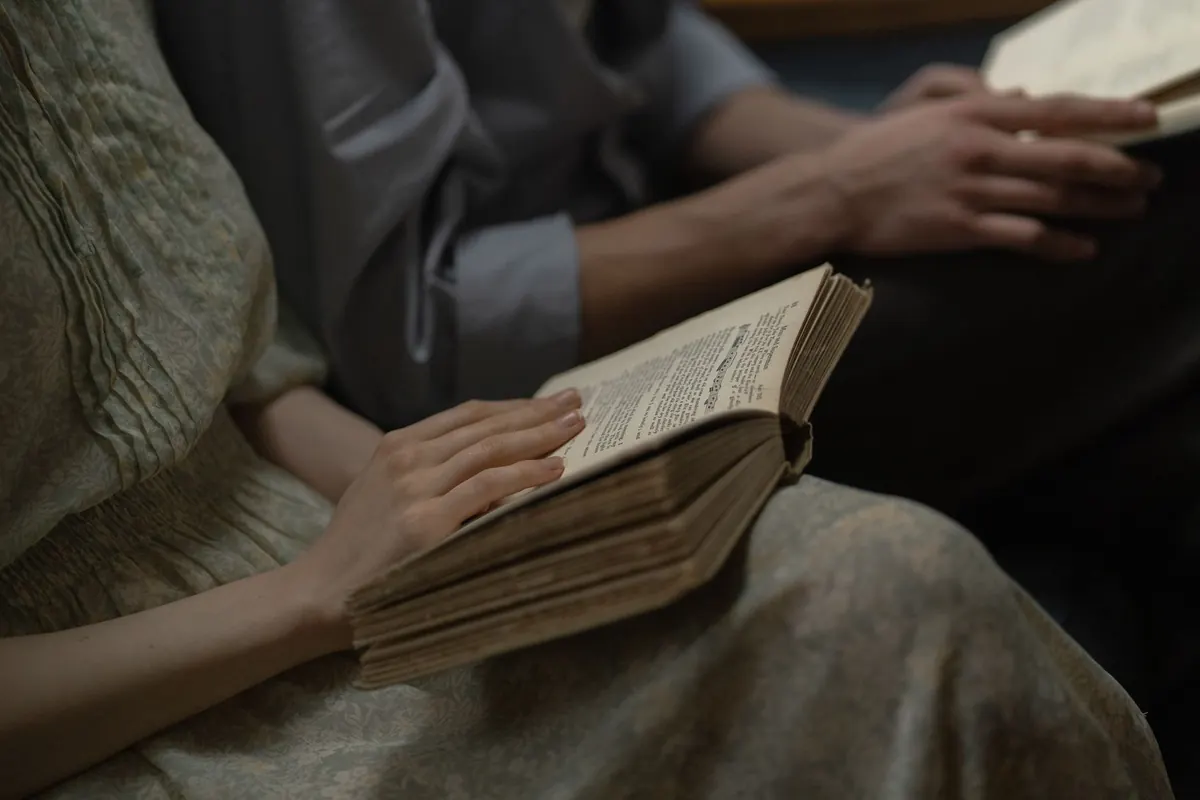 Fables vs. Fairy Tales: Key Differences Explained for Writers
